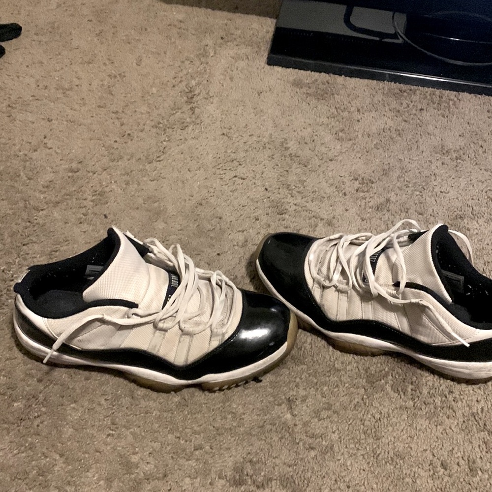 Jordan 11 Concord Lows. Size 10.5